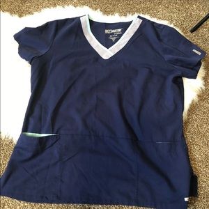 Grey’s Anatomy XL active scrub top by Barco